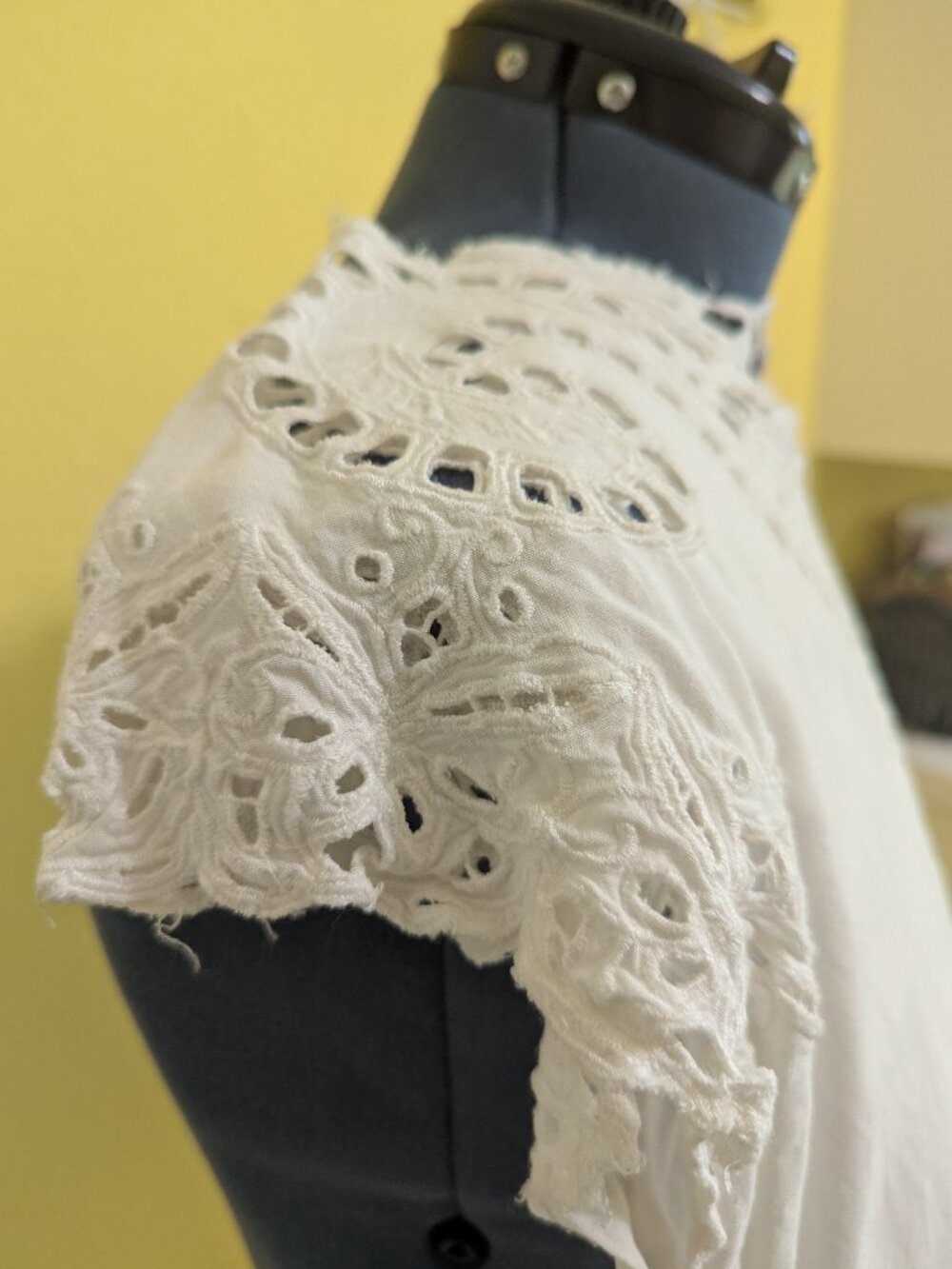 Blue Sky white Handmade cutwork blouse and matching skirt, small - Picture 7 of 7